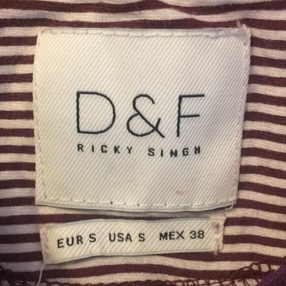 Long sleeved tee. Polka dot size small - Picture 4 of 4